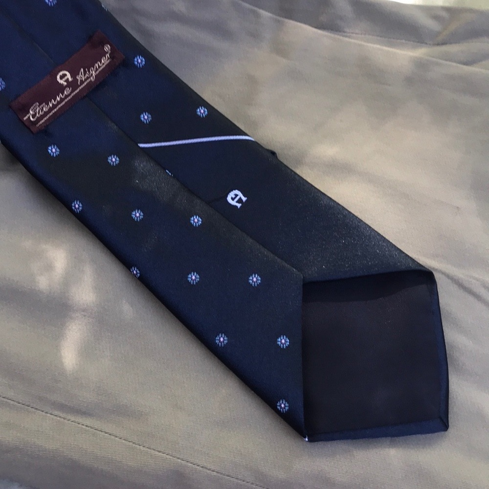 Etienne Aigner Navy Blue Floral Neck Tie Circles - Picture 6 of 8